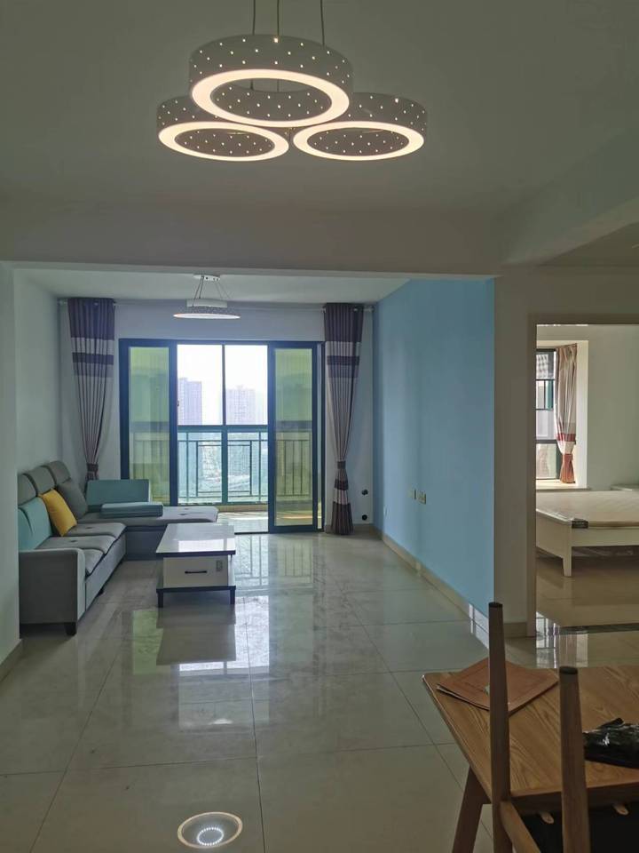 富基世紀(jì)公園法拍房50、51棟2806房及室內(nèi)家具家電