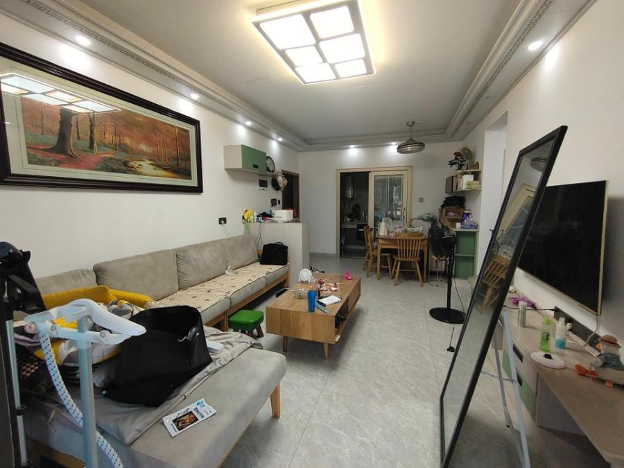 麓谷小鎮(zhèn)（樂谷園）法拍房4棟1806號(hào)及房屋內(nèi)的家具、家電及其它附屬物品等財(cái)產(chǎn)