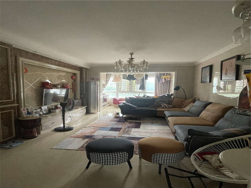 （大露臺(tái)）綠地海外灘法拍房20棟308房