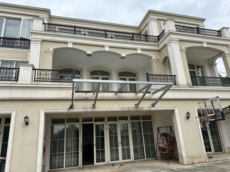 綠城高爾夫小鎮(zhèn)（龍湖高爾夫山莊）法拍房（一期四組團(tuán)）19#棟101、102室（別墅）