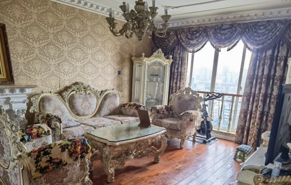 君臨國(guó)際（青和購(gòu)物中心）法拍房A、B棟2104號(hào)