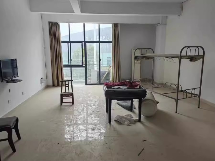 港湘鉑玥（天園地芳國(guó)際珠寶城）法拍房8#棟201室