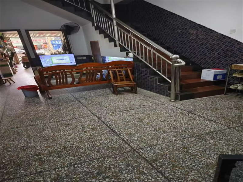 機場口社區(qū)法拍房101室、201室