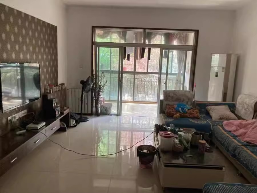 九峰小區(qū)法拍房一區(qū)1棟、10棟208房產(chǎn)及室內(nèi)物品