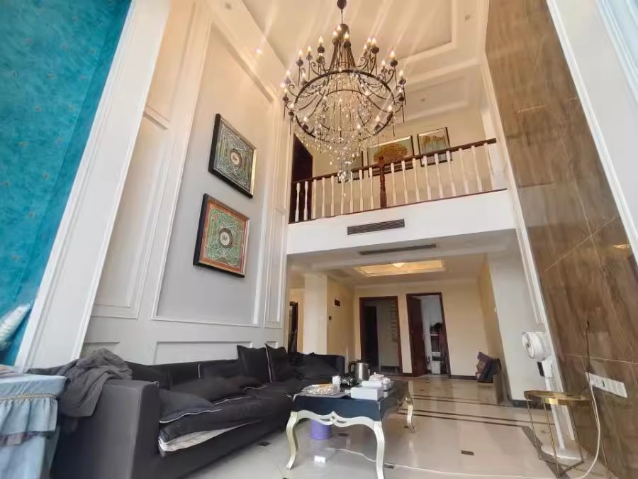 （大露臺(tái)頂復(fù)）乾源國(guó)際廣場(chǎng)法拍房11棟2512室、2513室