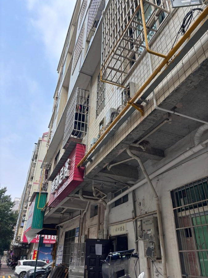 （1棟）泉塘安置區(qū)法拍房D-15-7號(hào)101、201、301室