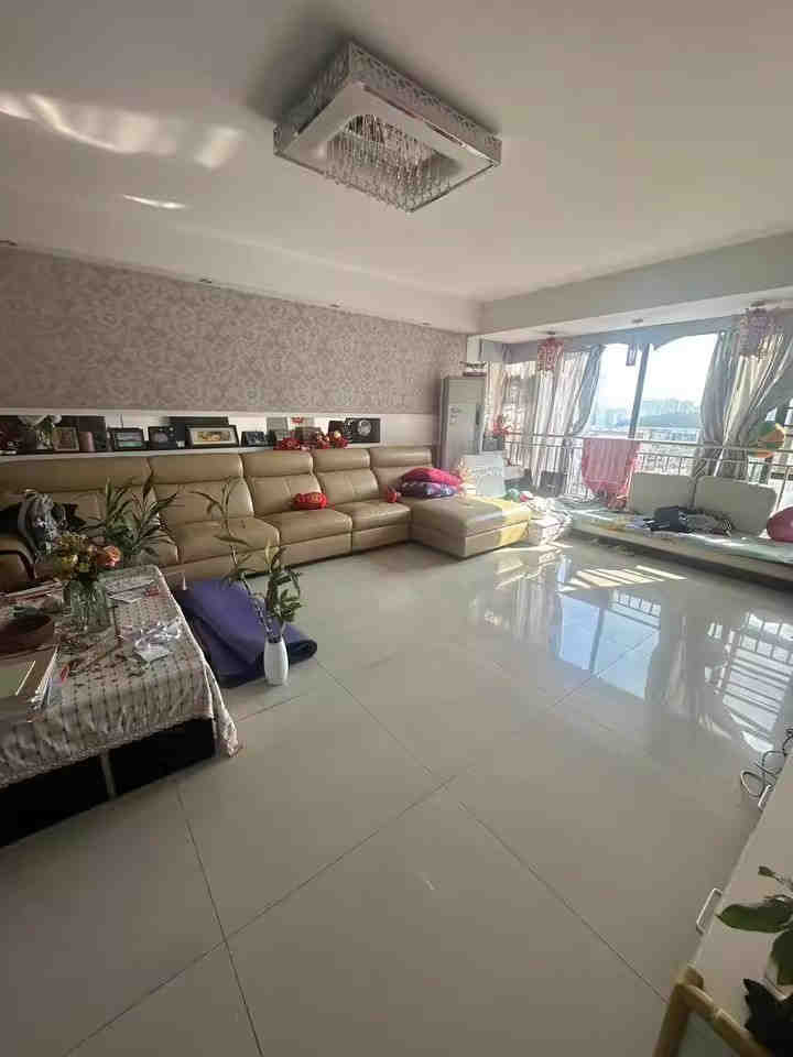 卓越蔚藍海岸（蔚藍小區(qū)）法拍房45、46、47棟906室