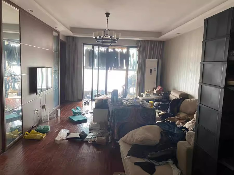 （便宜地鐵三房）萬(wàn)科城法拍房1、2棟1606號(hào)房