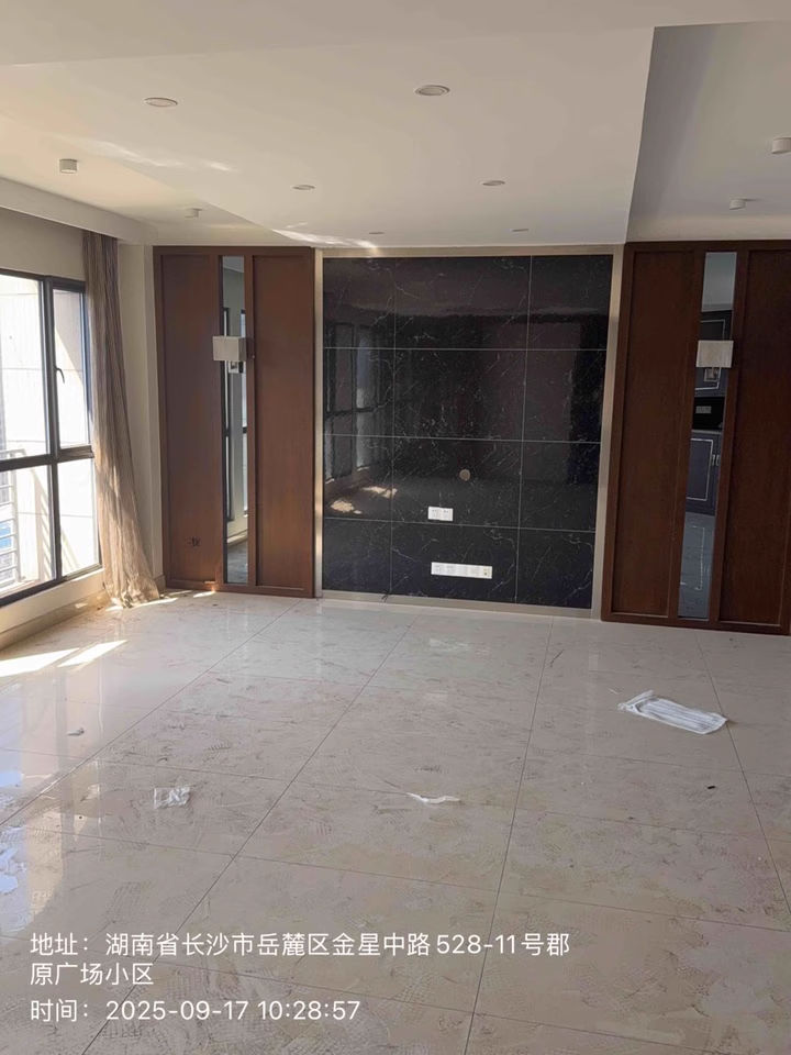 郡原廣場(chǎng)（郡原生活廣場(chǎng)）法拍房4棟2304房屋和車位號(hào)為-1148、-1149地下停車