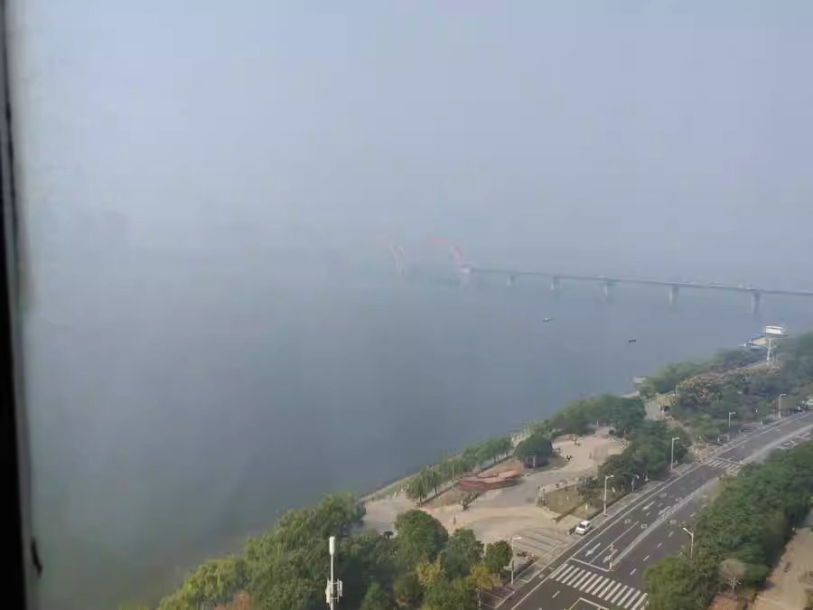 （江景 大陽臺(tái) 雙學(xué)位）湘江豪庭法拍房6棟1702房